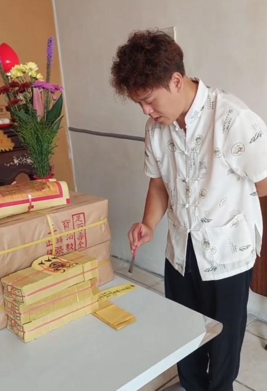 蔡慶富於科儀與判讀服務中整理資料與現場細節